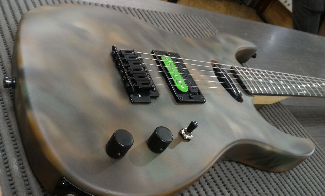 Guitarra WarPaint – Construção