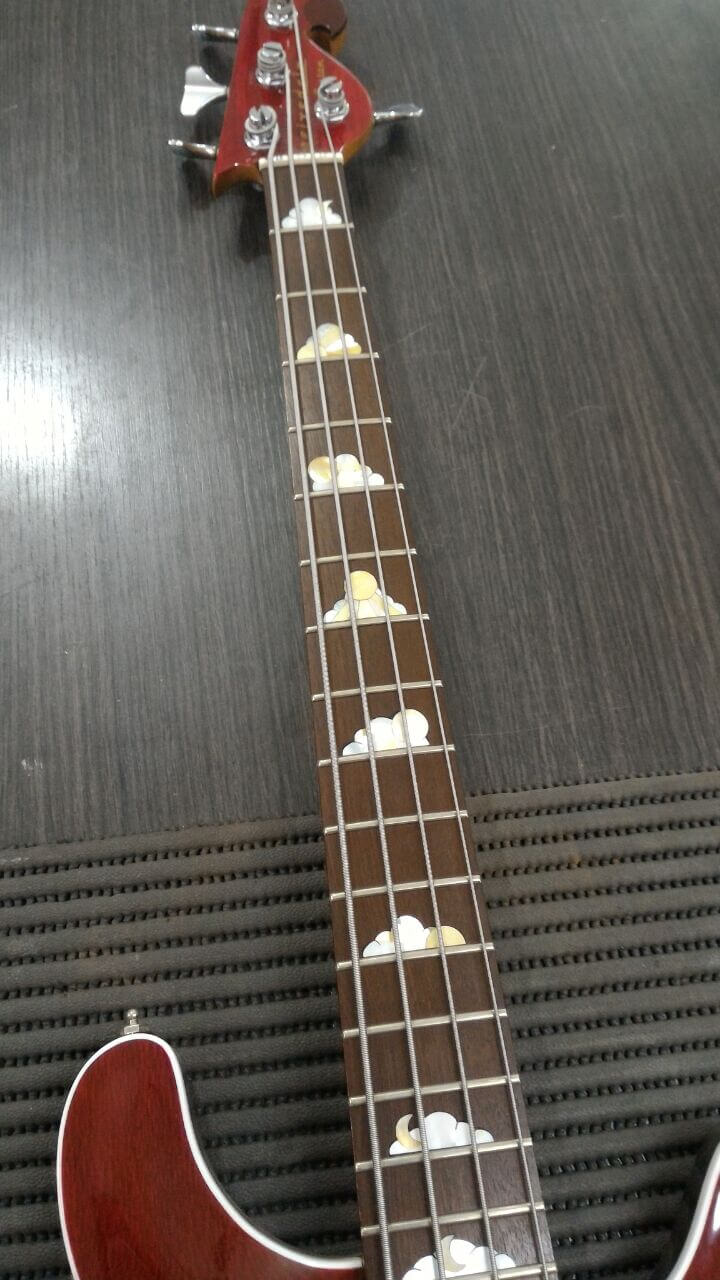 Baixo Talking Bird – Construção