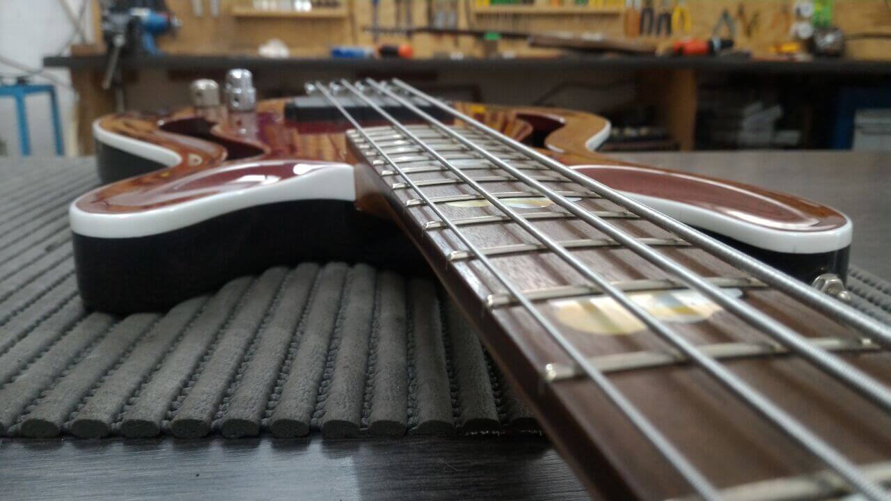 Baixo Talking Bird – Construção