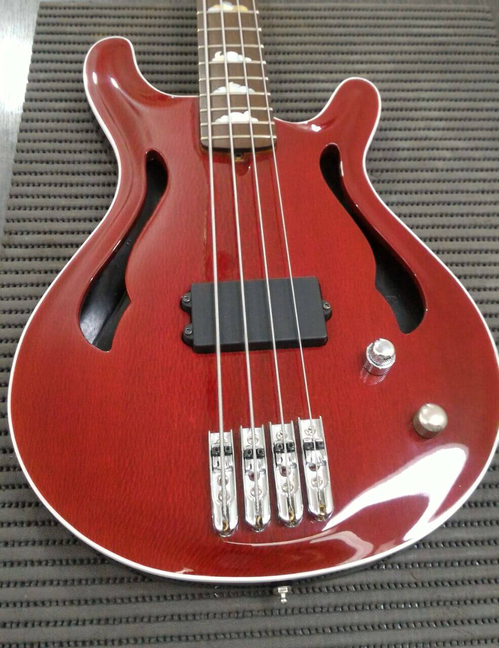 Baixo Talking Bird – Construção