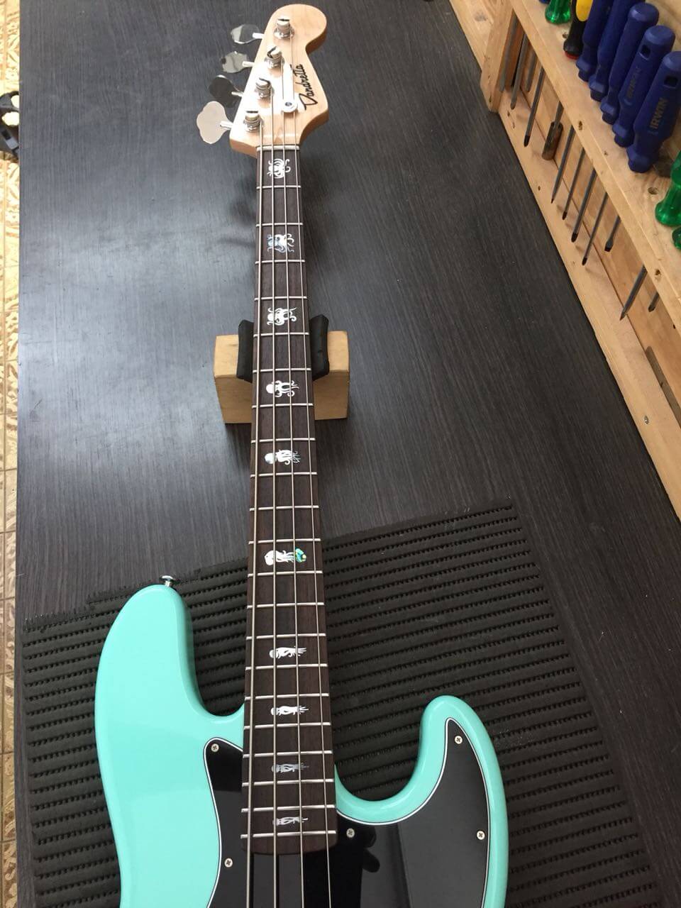 Baixo Octopus – Construção