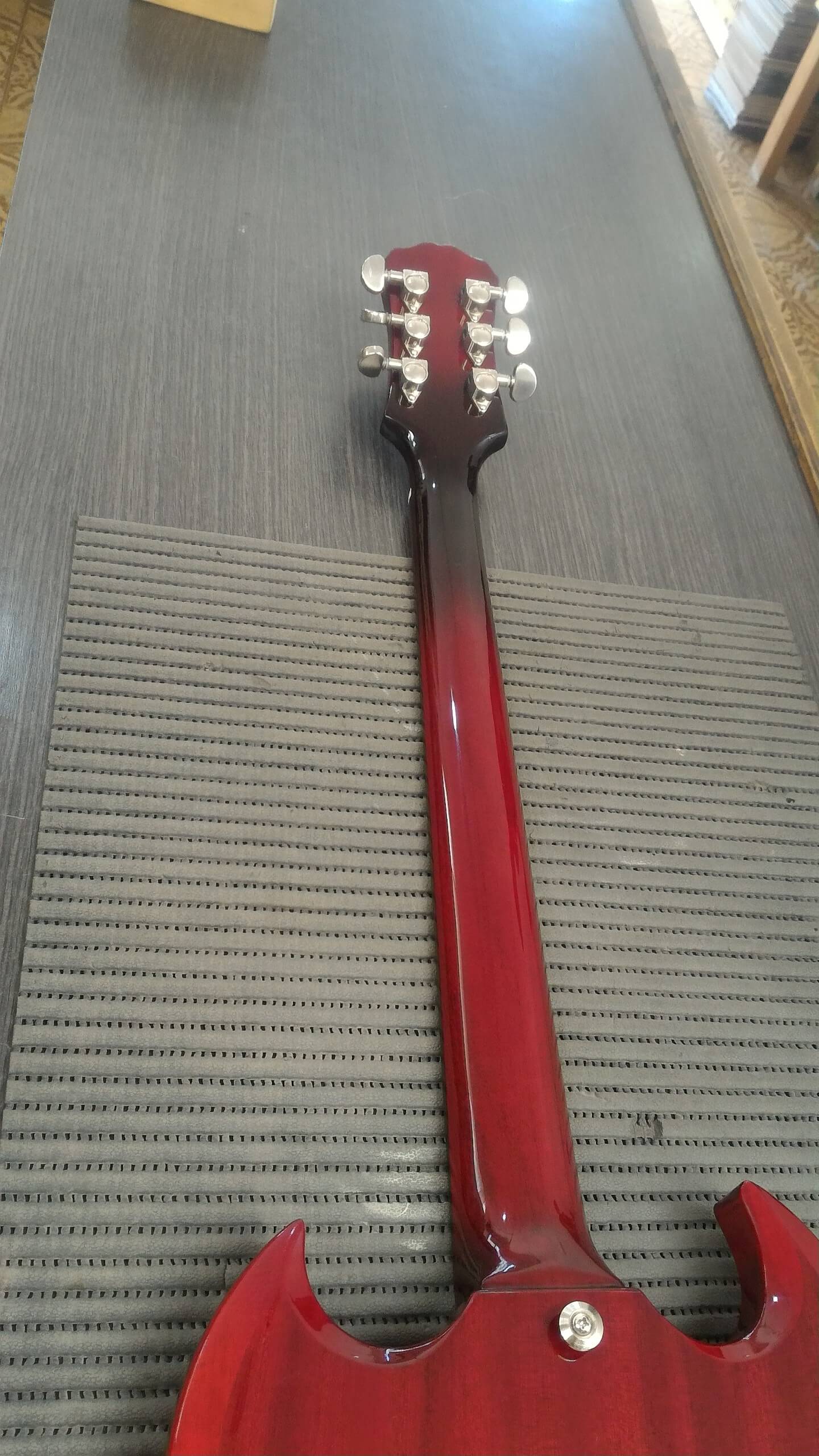 Guitarra Epiphone SG – Colagem e pintura de braço