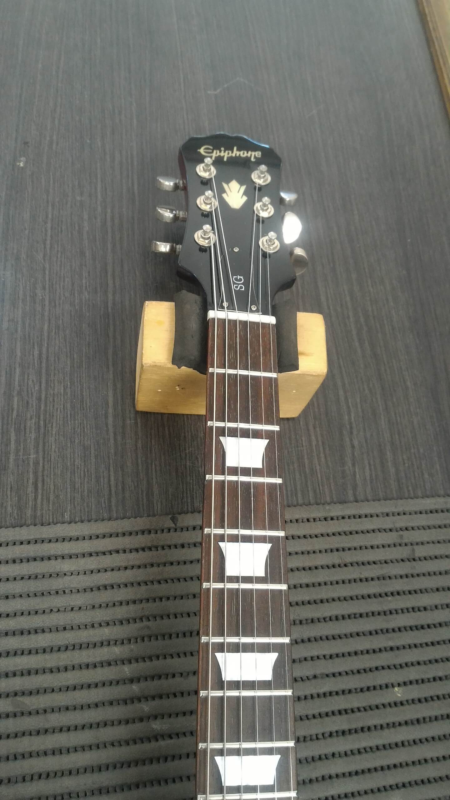 Guitarra Epiphone SG – Colagem e pintura de braço