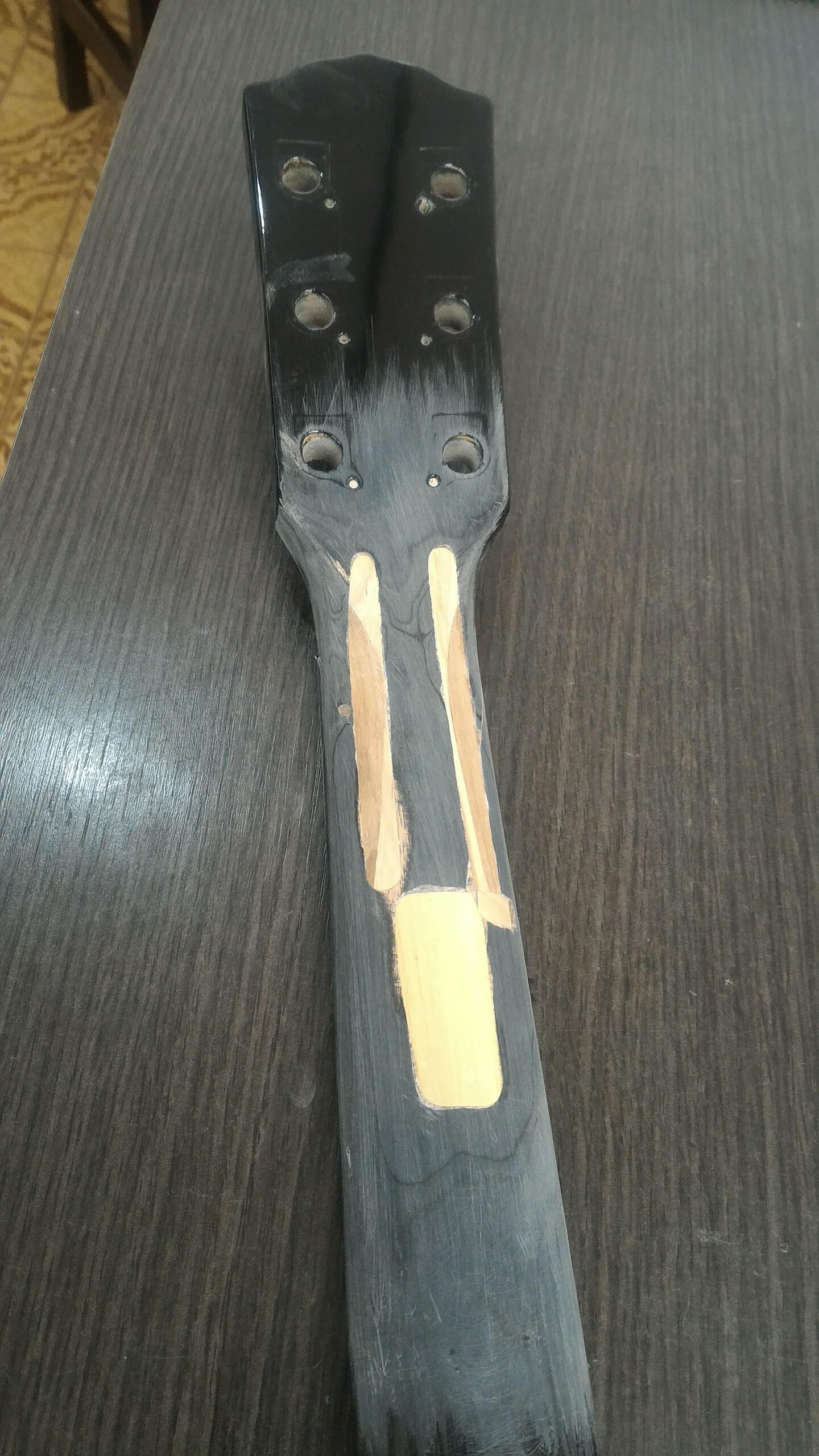 Violão Fender – Colagem, reforço e pintura do braço