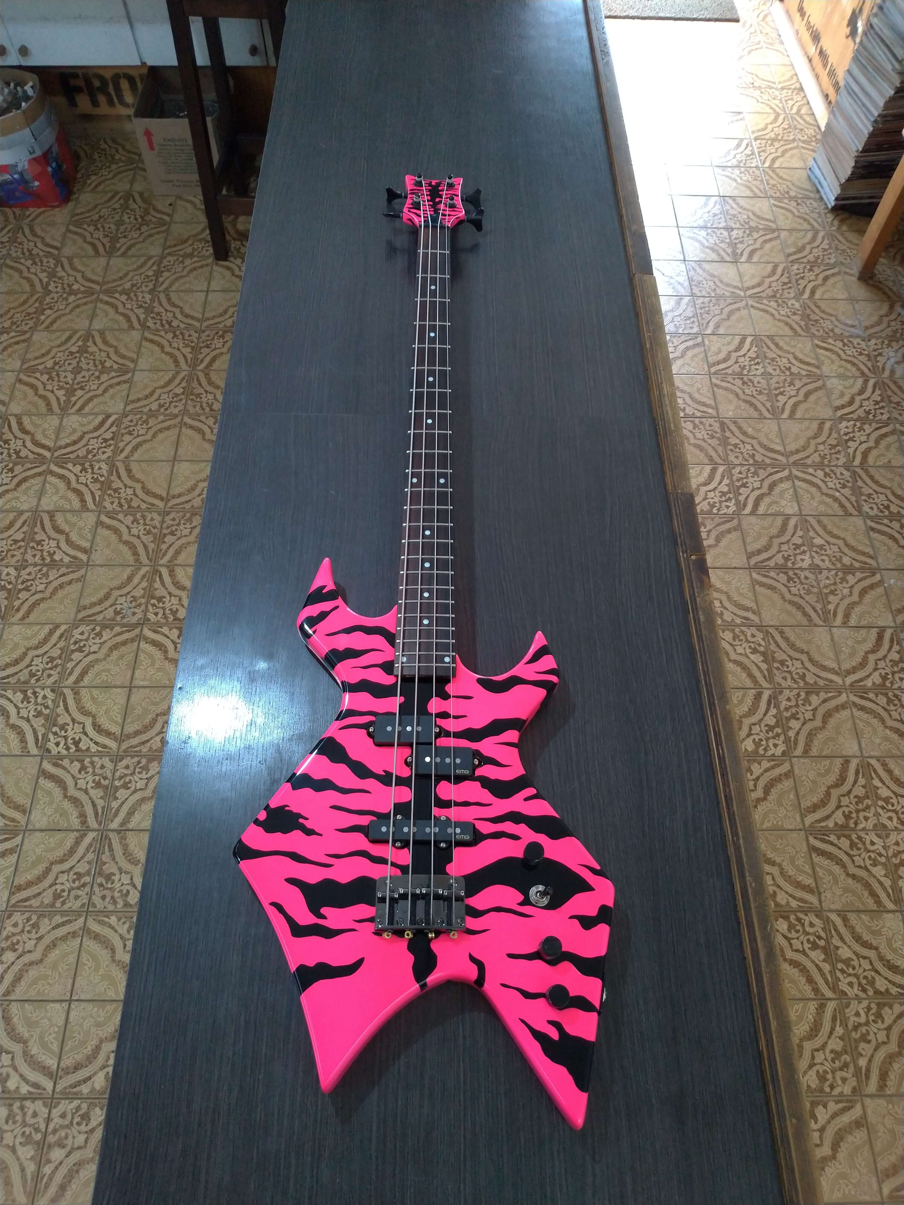 Baixo Warlock – Customização