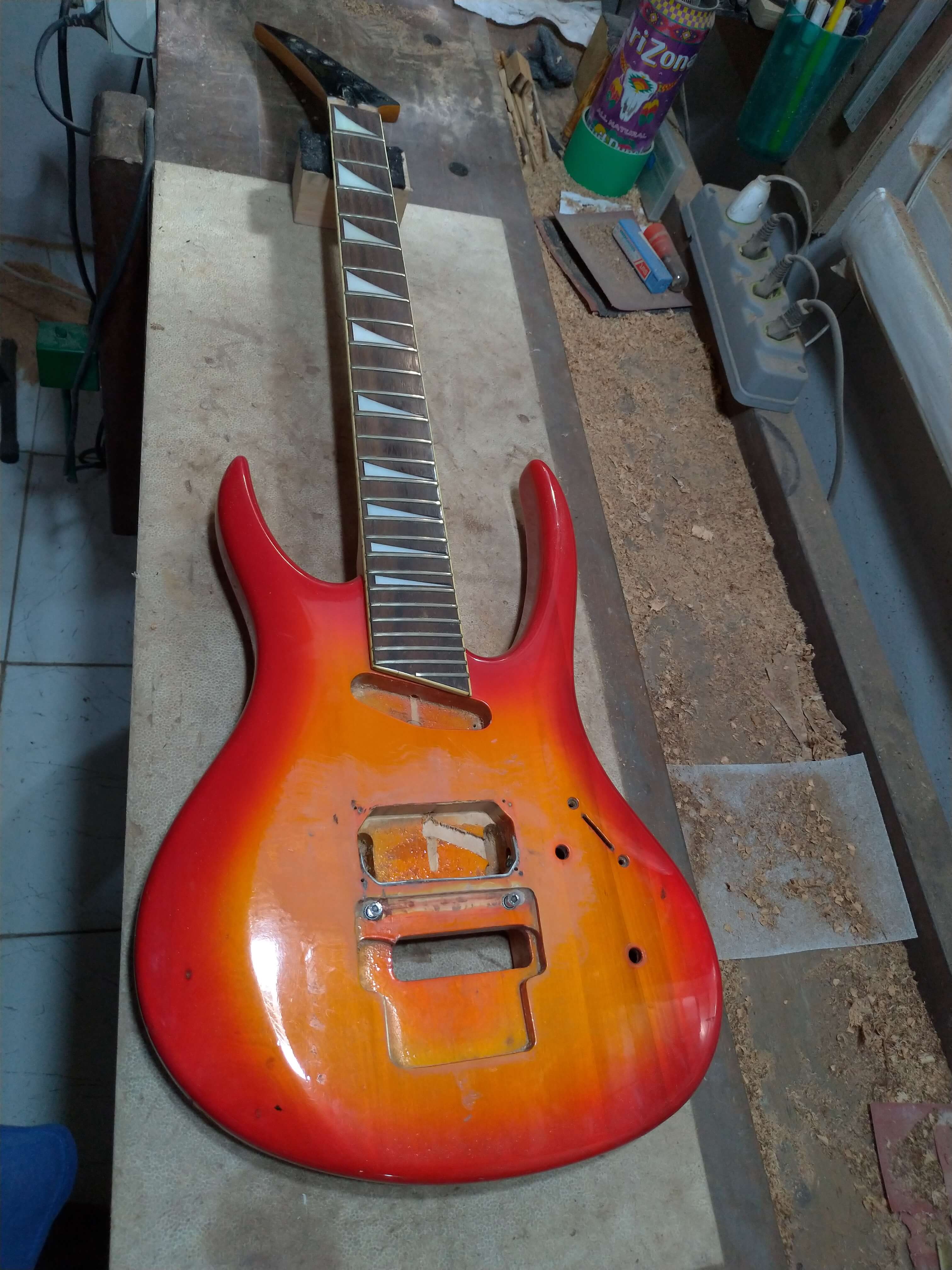 Guitarras Tagima Zero – Restauração e customização