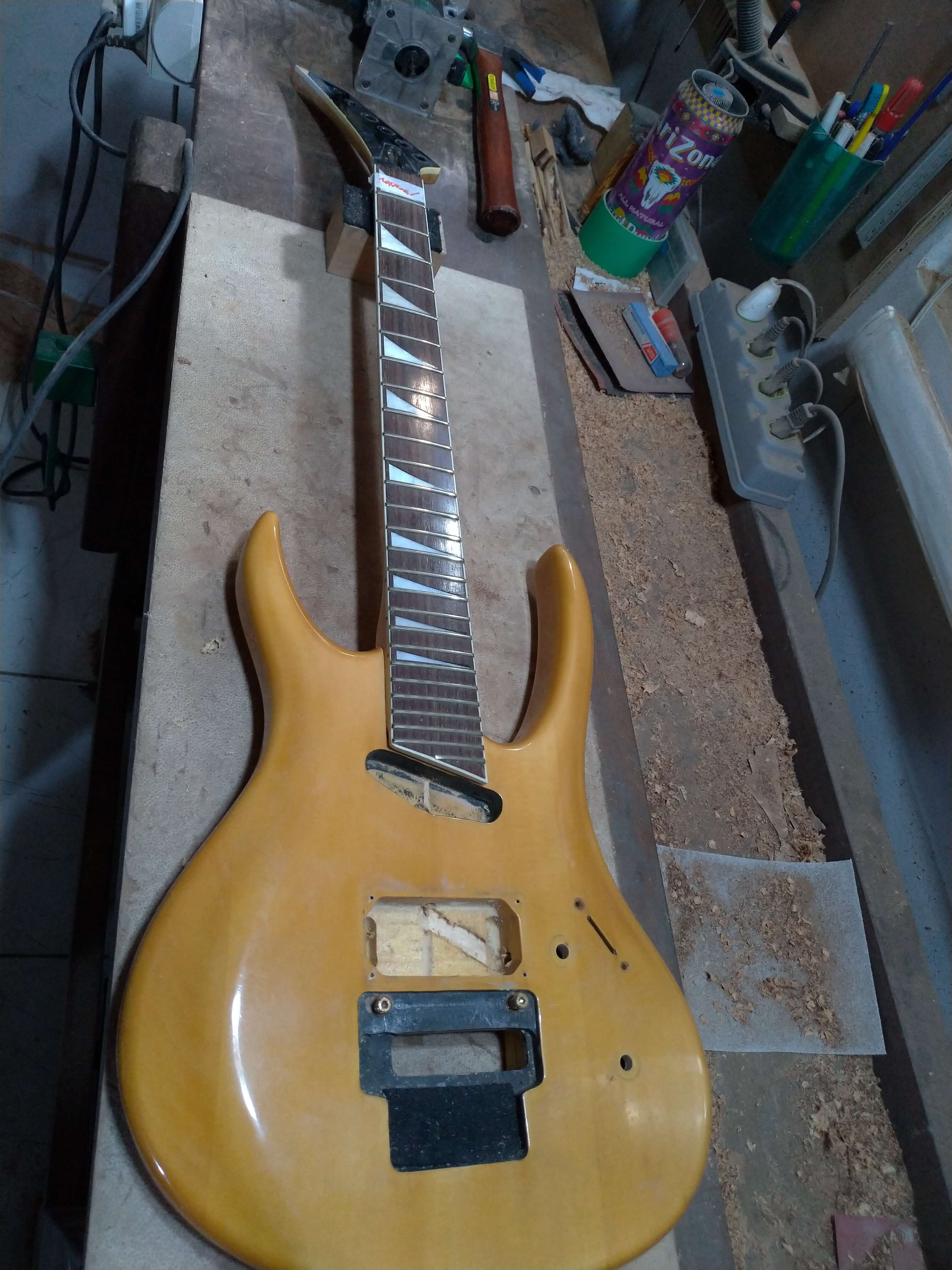 Guitarras Tagima Zero – Restauração e customização