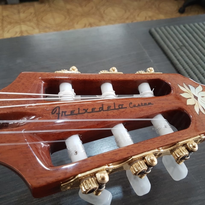 Violão Templo de Lótus – Construção